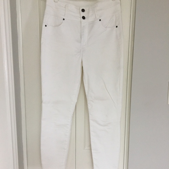 Design Lab Cropped White Pants - Picture 1 of 4